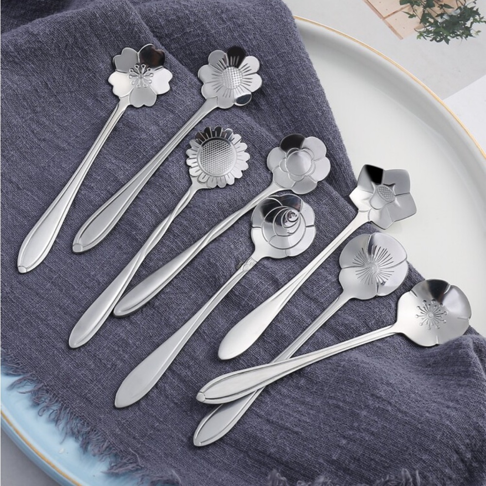 8 Flower Design Spoons Set